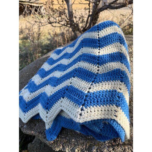 Vintage 70's Blue and White Stripe Chevron Acrylic yarn Crochet Afghan - Picture 9 of 10